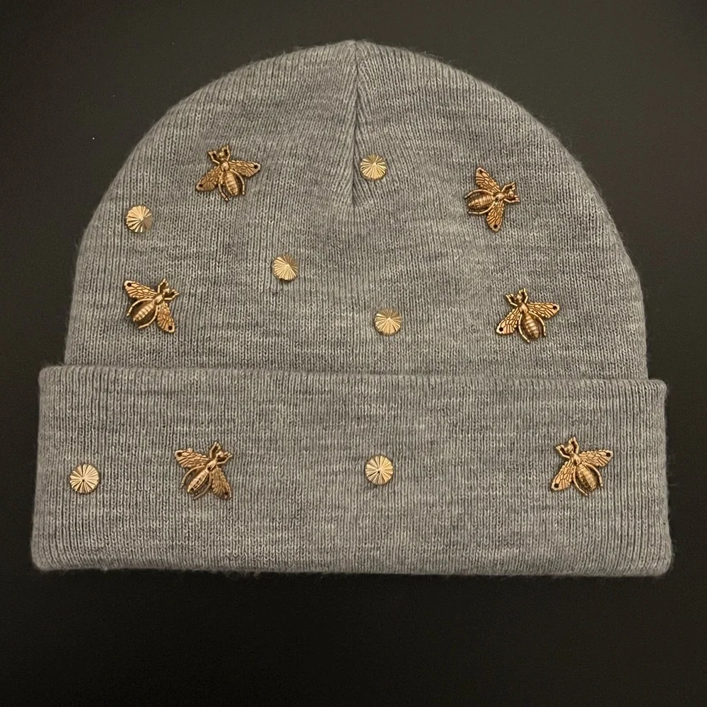 Grey and gold bee beanie - Picture 1 of 2